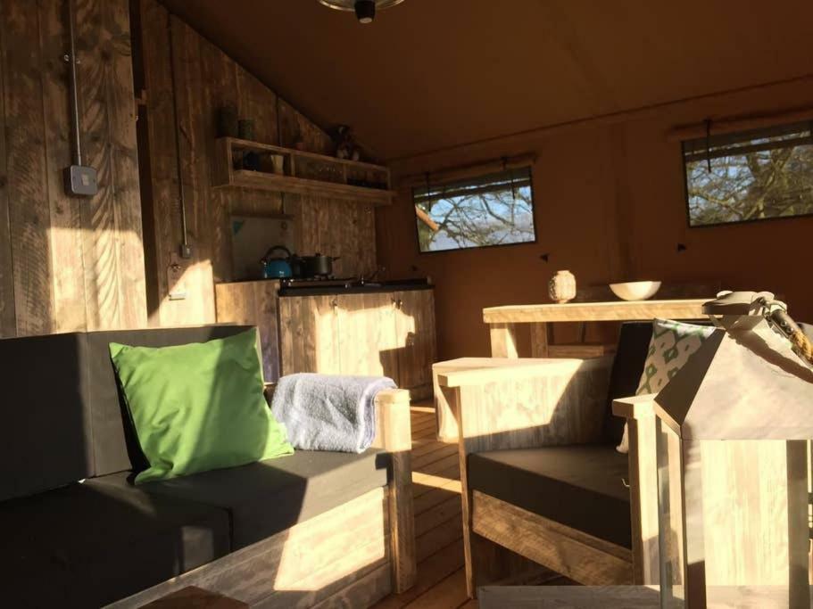 Lapwing Safari Tent 切尔滕纳姆 外观 照片